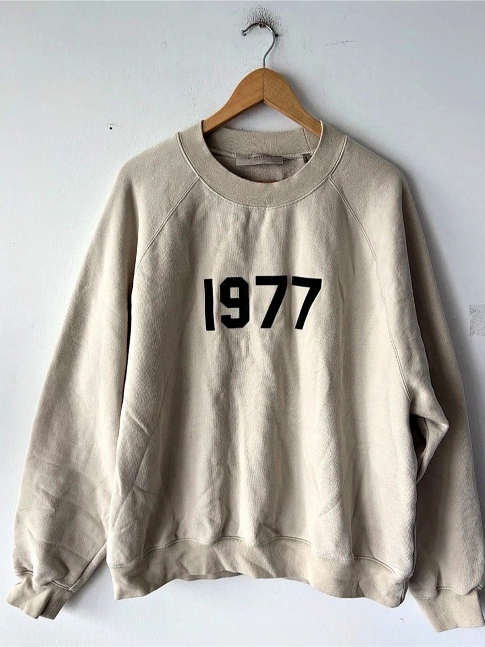 Essentials 1977 Graphic Sweatshirt in Cream Large